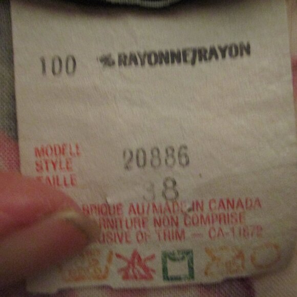 1980's vintage floral blazer, black with pink roses Size 8 - Picture 8 of 8